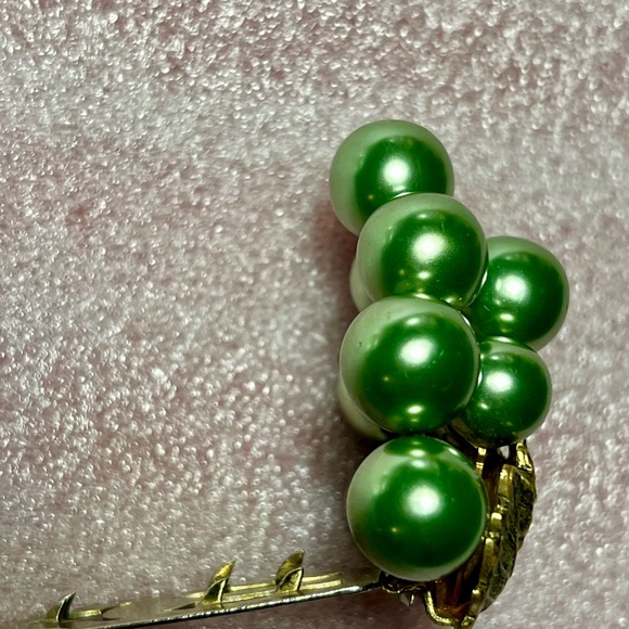 Vintage 1930 Art Deco, Coat or dress Brooch/pin. Cluster green simulated pearls. - Picture 4 of 13